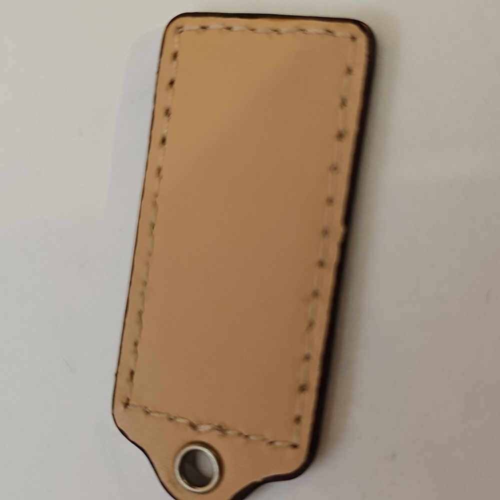 Coach Hang tag Large Leather Beige EUC - Picture 2 of 7